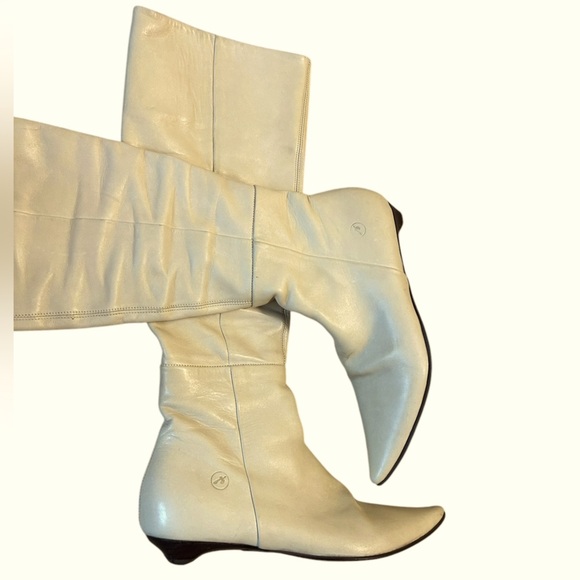 Bronx Shoes - Bronx size 5.5 “no heel” boots in near new condition! Beautiful are rare